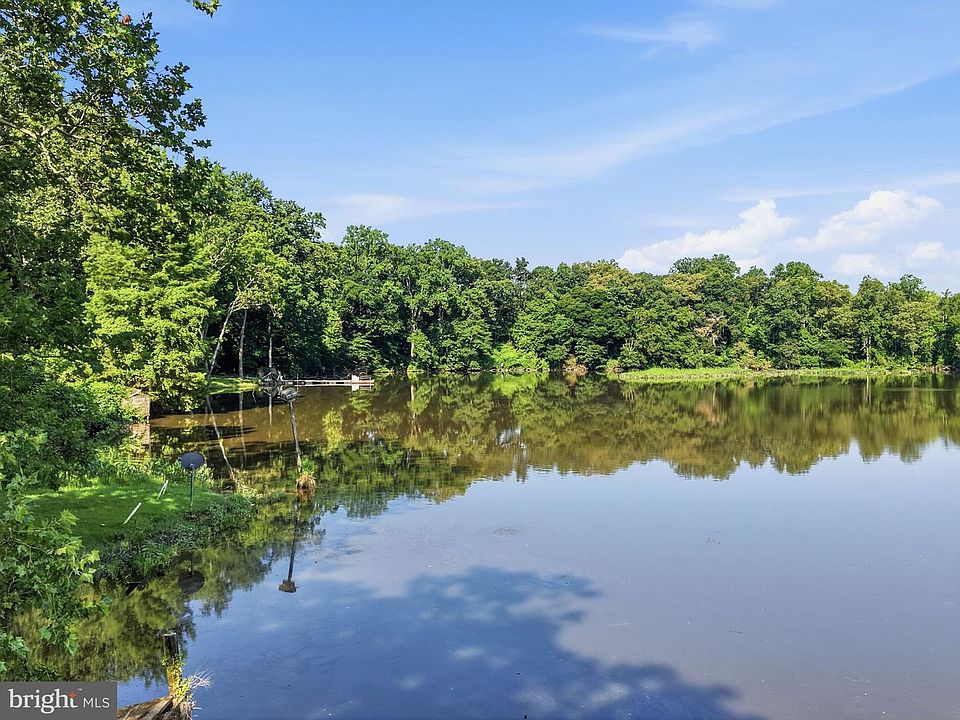 1st image of 220 Kirbys Landing Rd