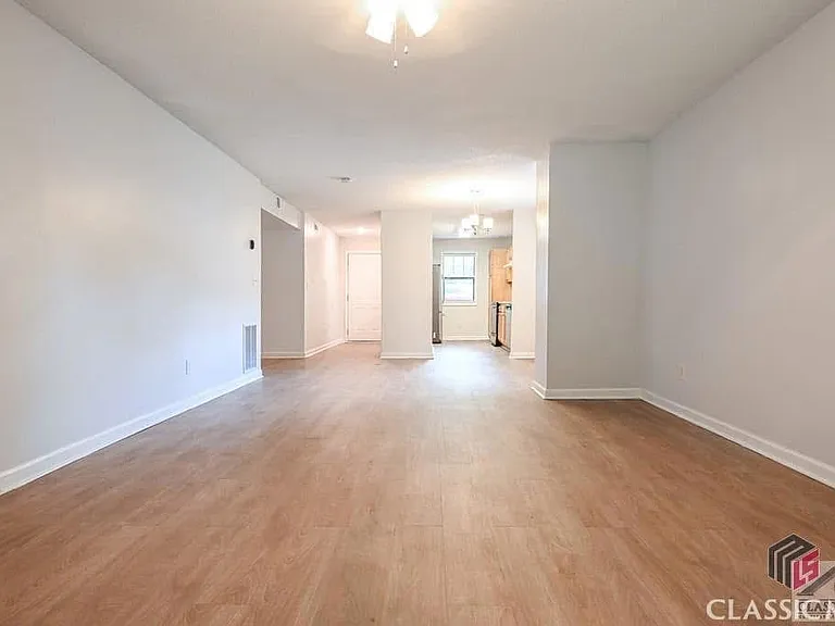 210 Appleby Dr #123 — Photo 2