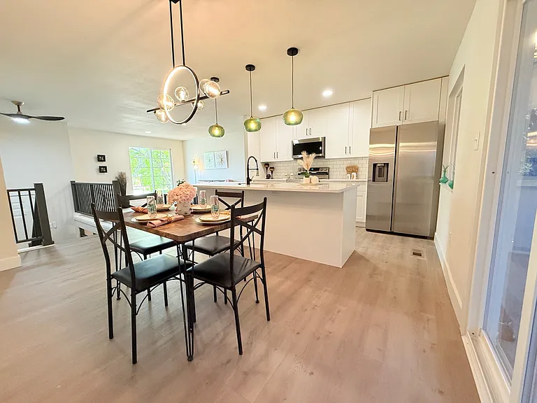 4770 Newton Dr — Photo 24