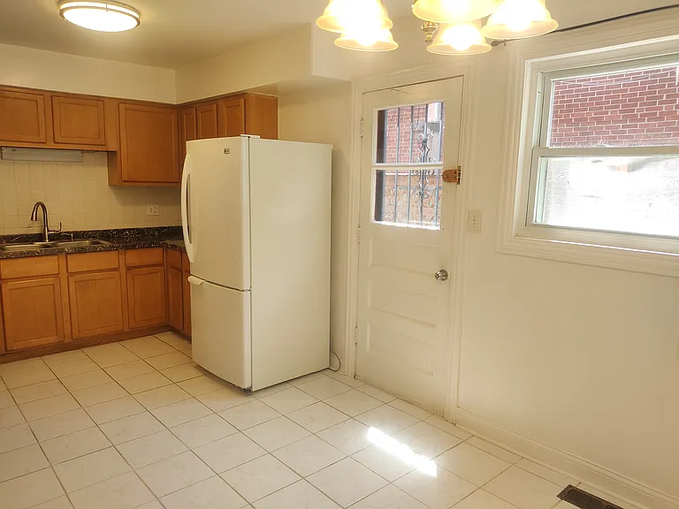 1411 W Touhy Ave — Photo 38