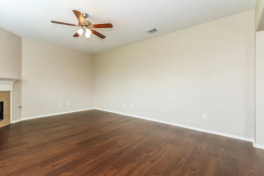 4 bed, 2.5 bath, 2614 sqft, $2,850 — Photo 3