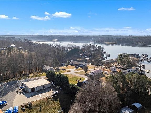 5th image of 15 Mull Dr