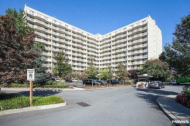 1st image of 1055 River Rd APT 902