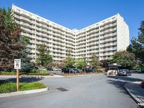 1055 River Rd APT 902, Edgewater, NJ 07020