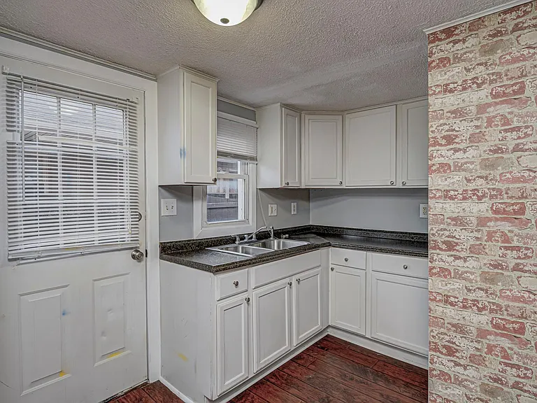 3232 S Emerson Ave #4 — Photo 9