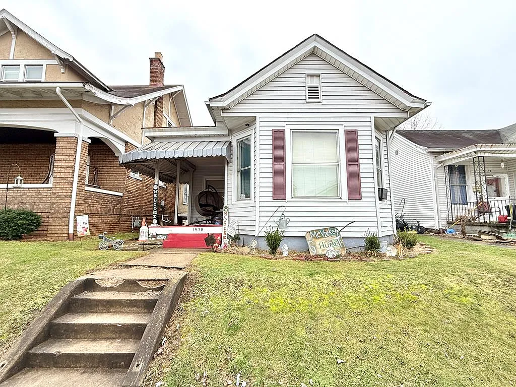 1538 6th St photo 1