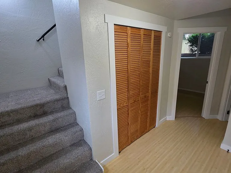 340 N Grove Ct — Photo 15