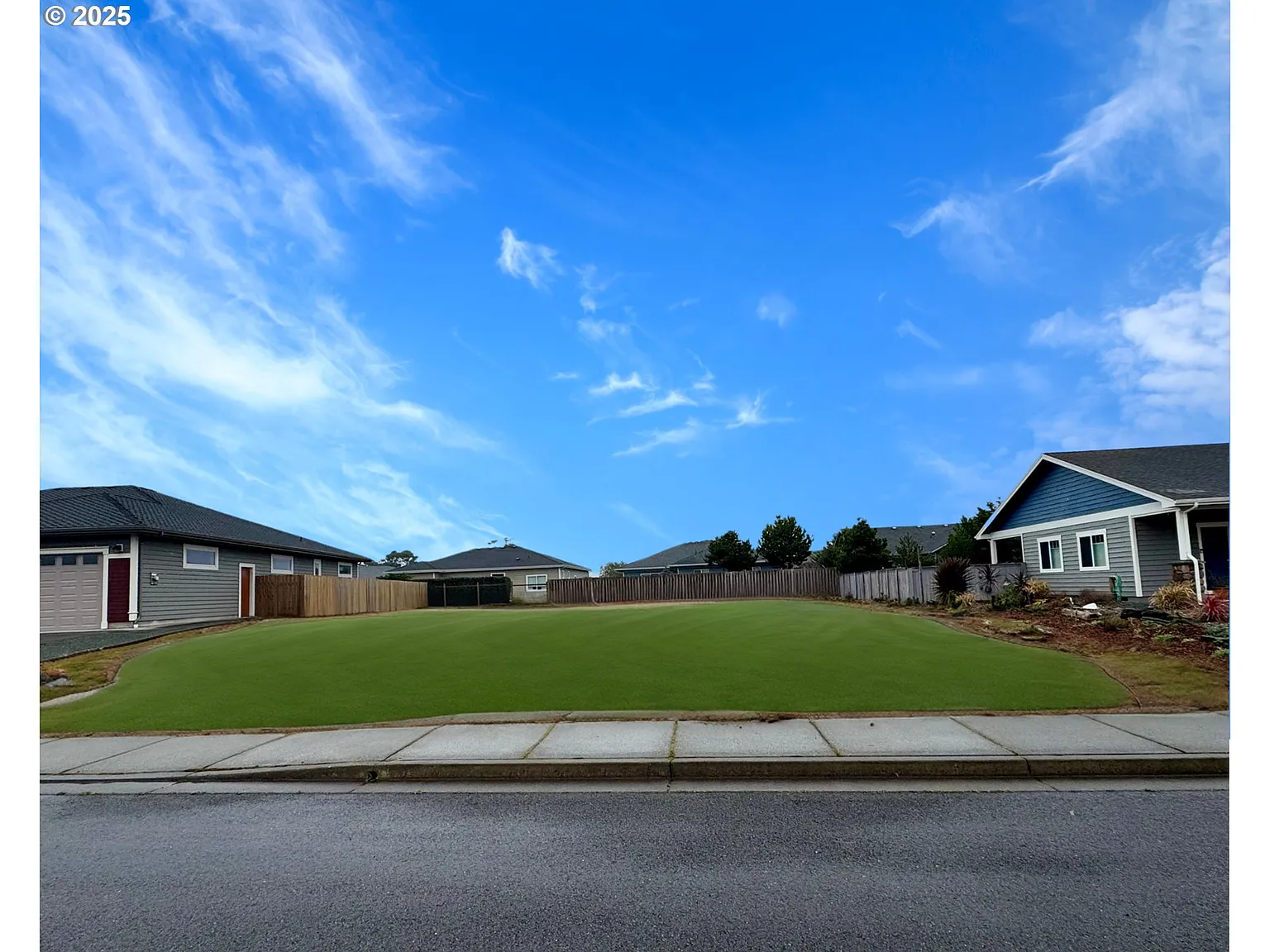 2657 Harrison Ave photo 1