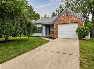 9751 Roxbury Dr, Fishers, IN 46038