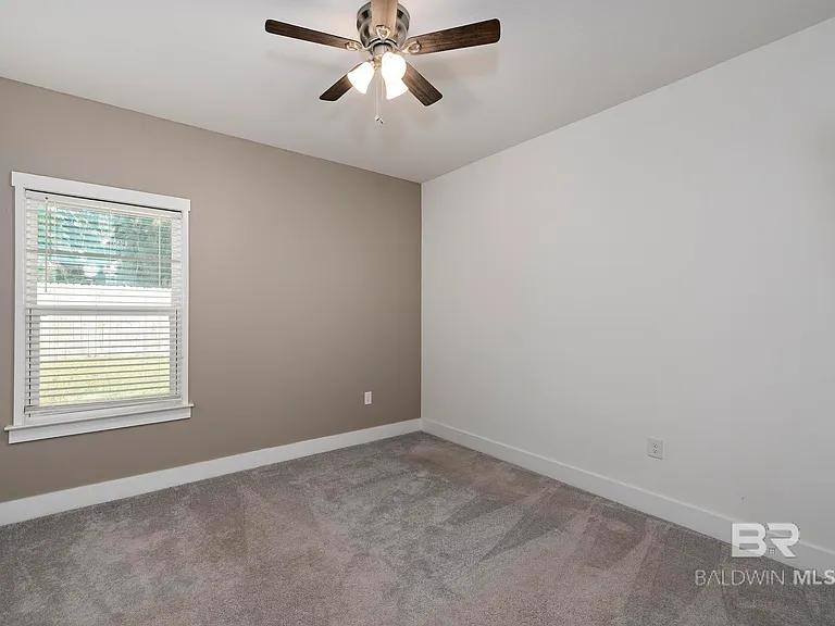 231 Bronze St — Photo 27