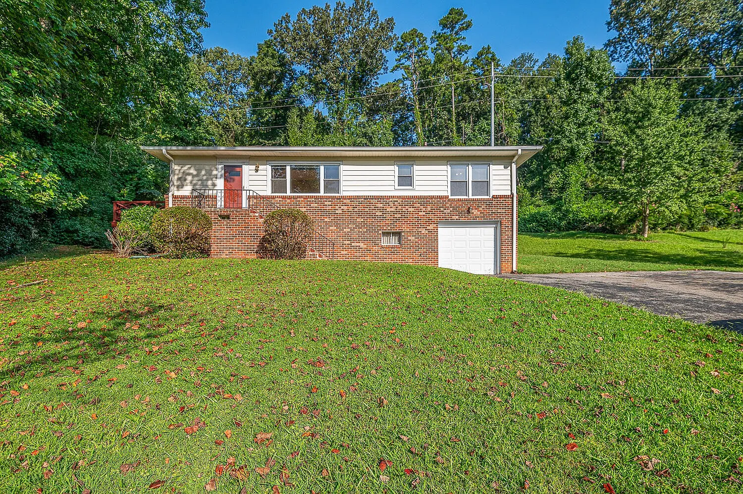 3 bed, 1.5 bath, 1600 sqft, $1,700 — Photo 1