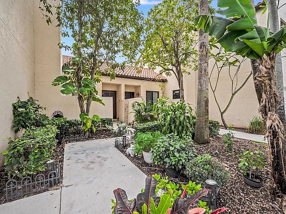 2nd image of 15 Via De Casas Sur APT 102