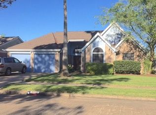 1010 Saint John Dr, Pearland, TX 77584