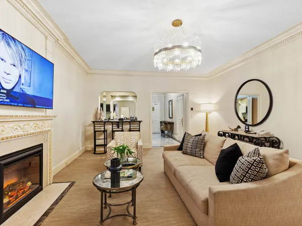 781 5th Avenue image 2 of 7