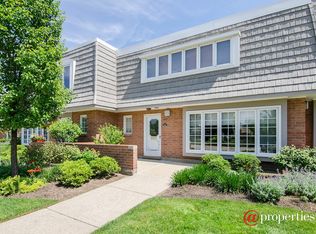 1462 Chantilly Blvd, Highland Park, IL 60035