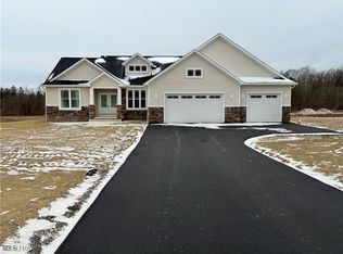 6916 S Raccoon Rd, Canfield, OH 44406