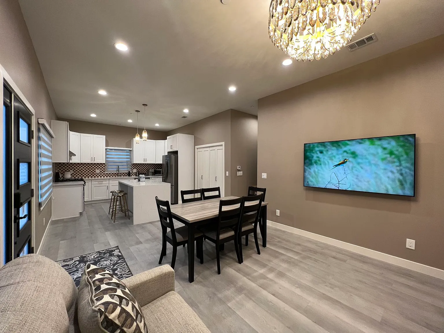 3 bed, 1200 sqft, $3,999 — Photo 3