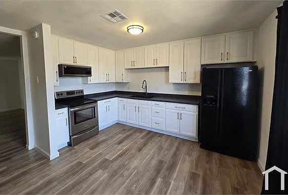 3 bed, 1282 sqft, $2,000 — Photo 2