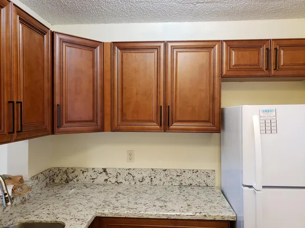 8625 NW 8th St APT 422, Miami, FL 33126