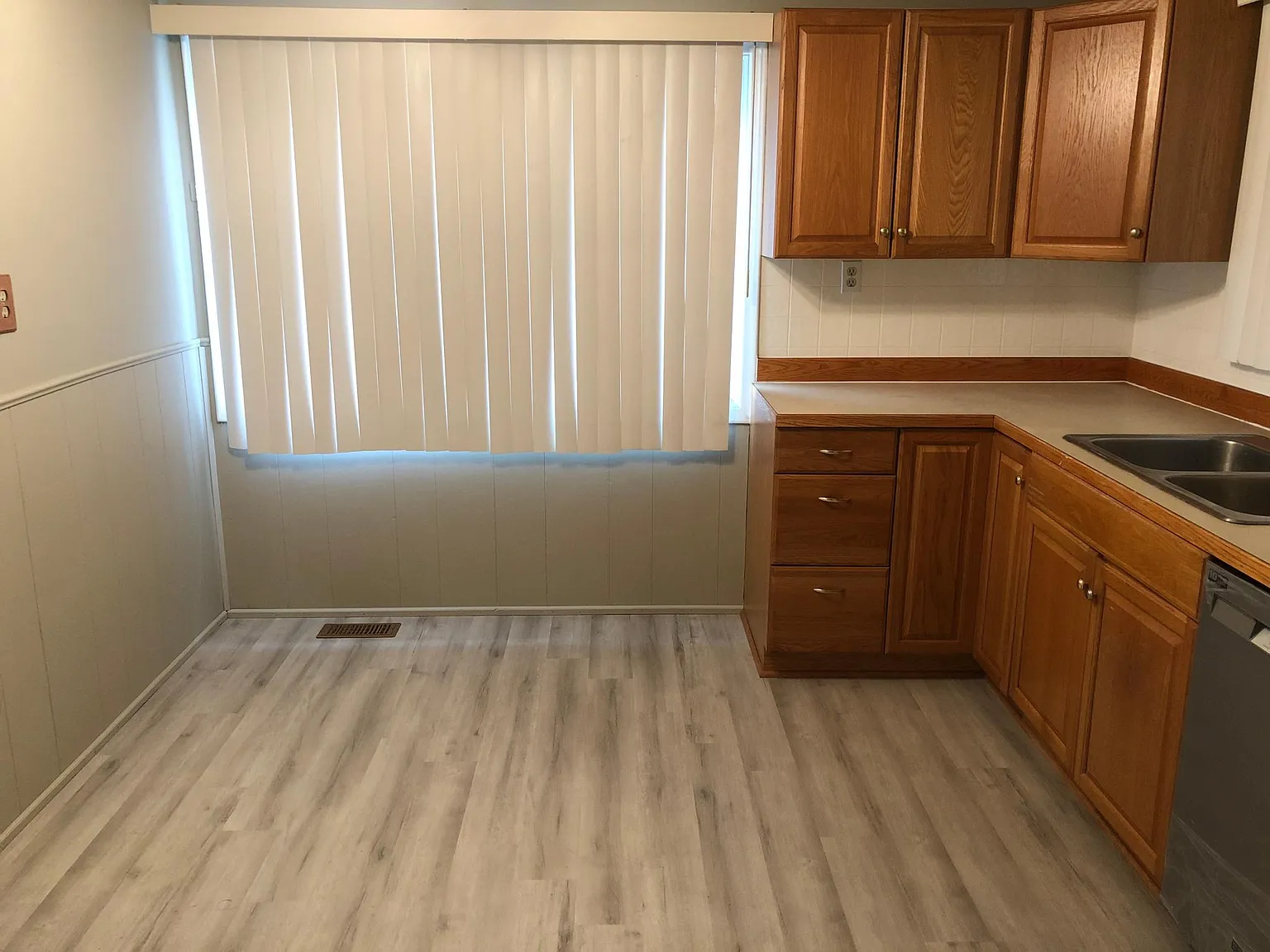 3 bed, 1120 sqft, $1,560 — Photo 4
