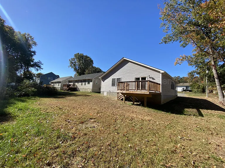 77 Lakeview Dr — Photo 37