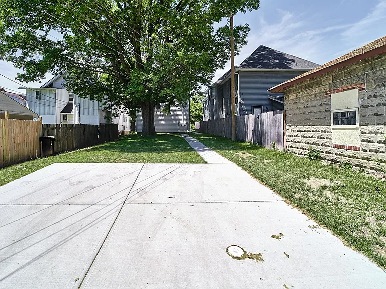 415 N Dequincy St — Photo 51
