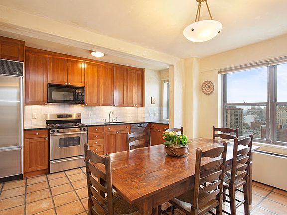 4th image of 2 5th Ave APT 17A