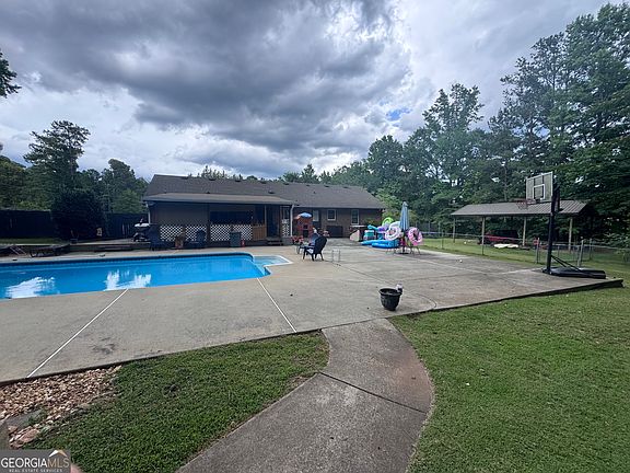 3rd image of 328 Henderson Mill Rd