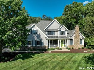 1720 Flowers Crossing Dr NE, Grand Rapids, MI 49525