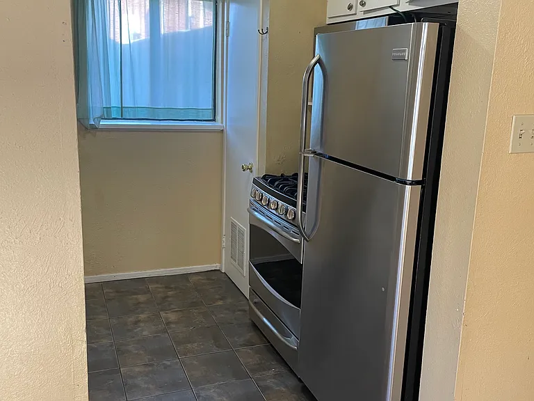 345 W Breed St — Photo 8