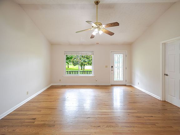 5th image of 131 Avalon Dr