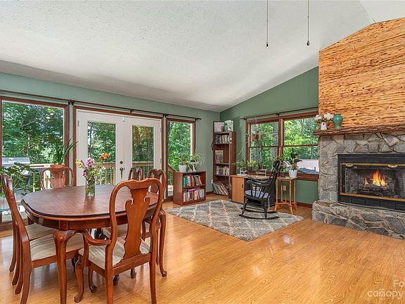 4th image of 270 Tara Nova Dr