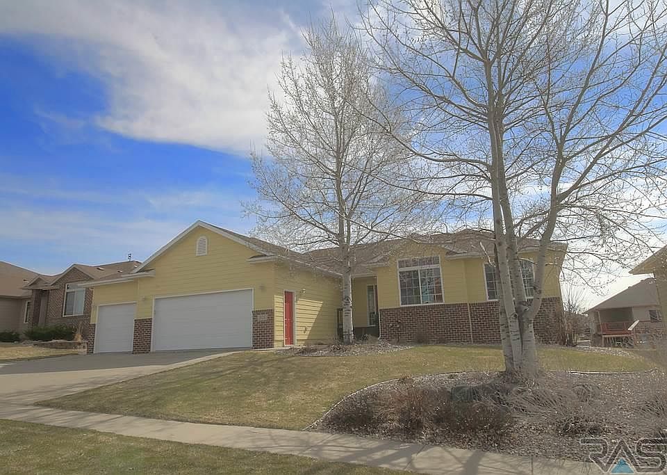 1st image of 805 W Quail Creek Cir