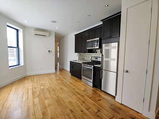 Rented by EXR | media 25