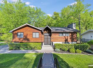 655 Floyd St, Englewood Cliffs, NJ 07632