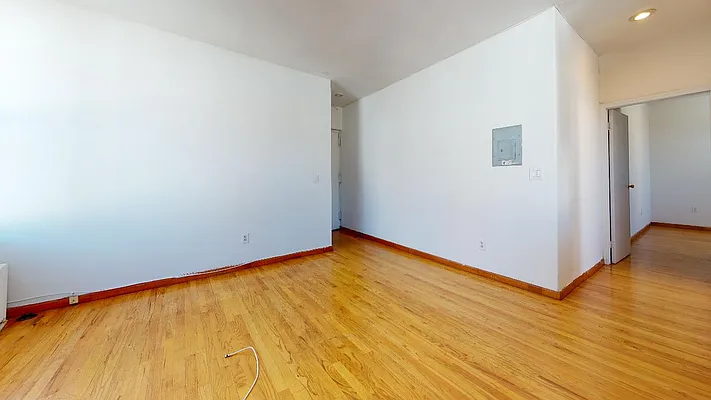 Rented by Bond New York | media 32