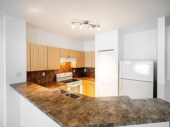 3rd image of 4964 SE Mariner Garden Circle