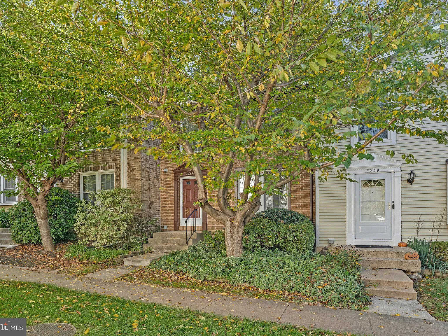 2 bed, 4.0 bath, 1820 sqft, $3,050 — Photo 2