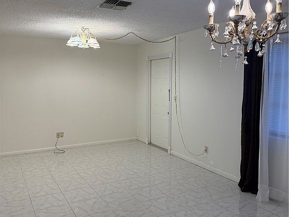 5th image of 46 Desert Candle Cir