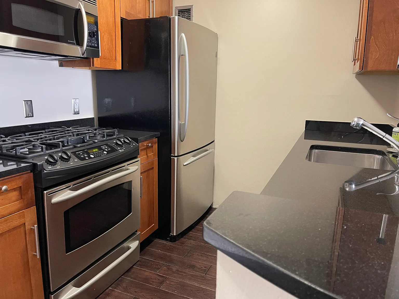 3 bed, 1253 sqft, $5,500 — Photo 4