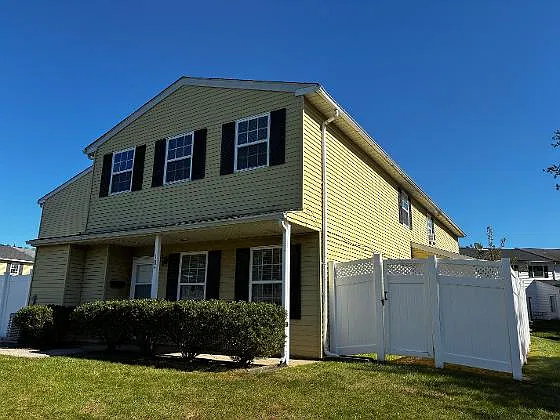 3 bed, 1320 sqft, $2,250 — Photo 2