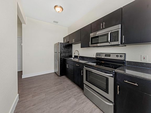 5th image of 409 8th St N APT 8
