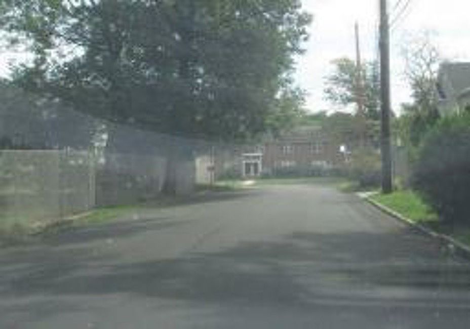 Exterior Neighborhood (street photo)