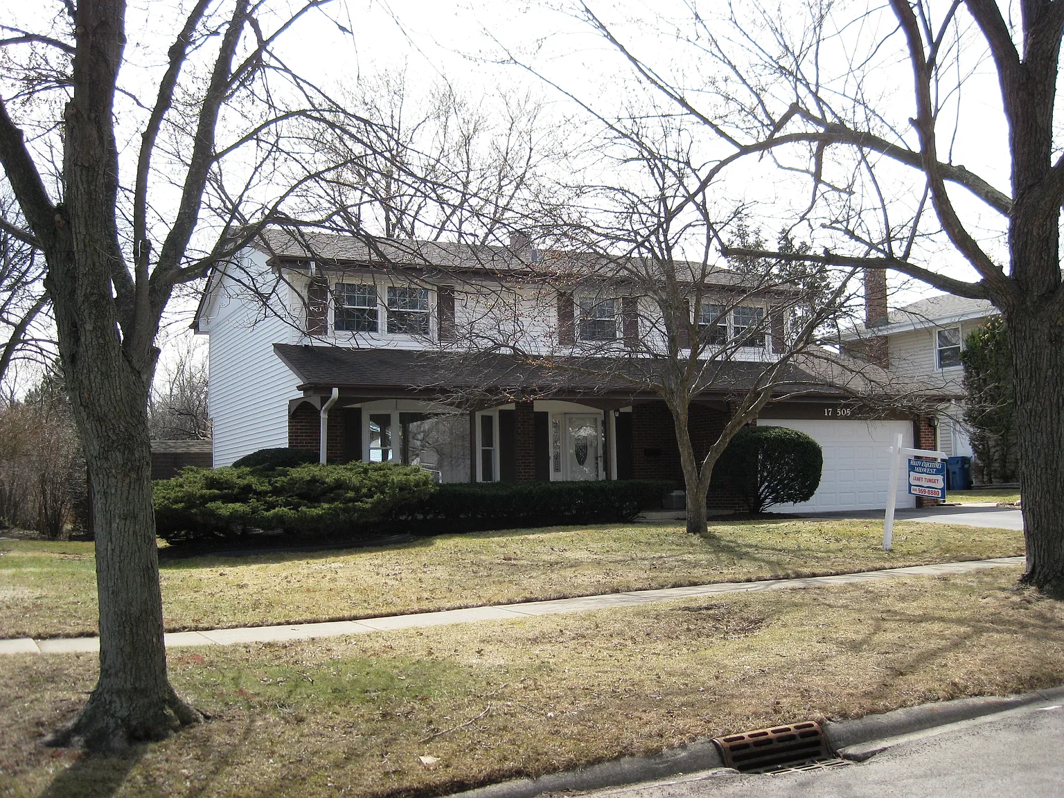 17W505 Concord Pl photo 1