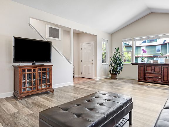 5th image of 888 Starr Cir