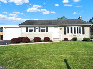 318 Lyndhurst Rd, York, PA 17402