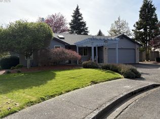 375 SW Huckleberry Ct, McMinnville, OR