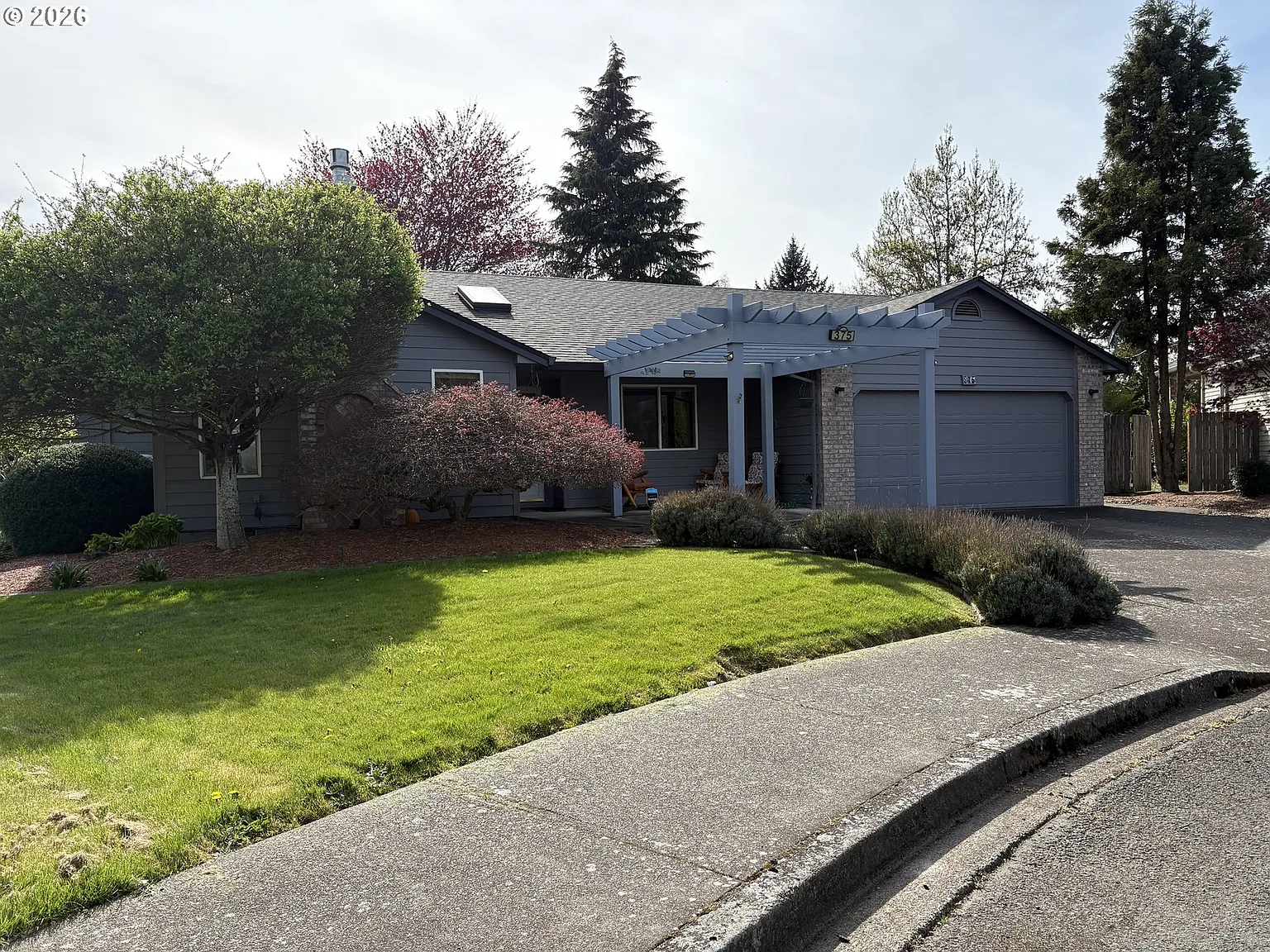 375 SW Huckleberry Ct photo 1