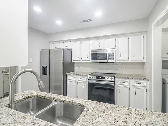 2179 Southern Pl #B, Carrollton, TX 75006 | Zillow