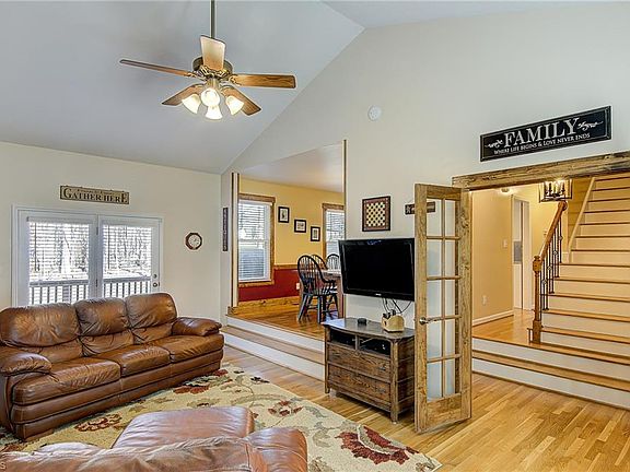 5th image of 153 Somerset Dr